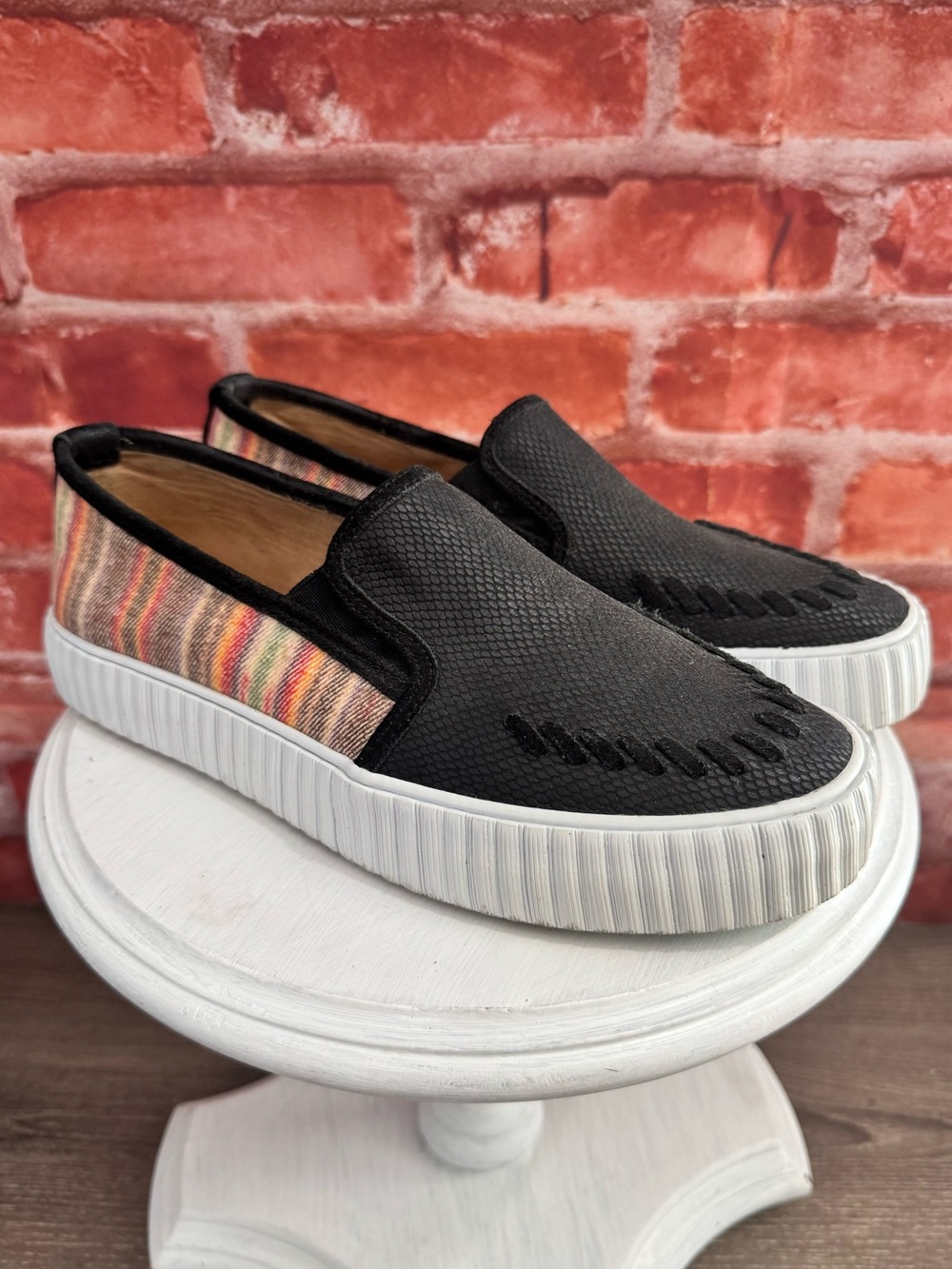 Justin Reba Womens Black Slip-On Loafer Sneakers with Serape Stripes 9.5 Shoes